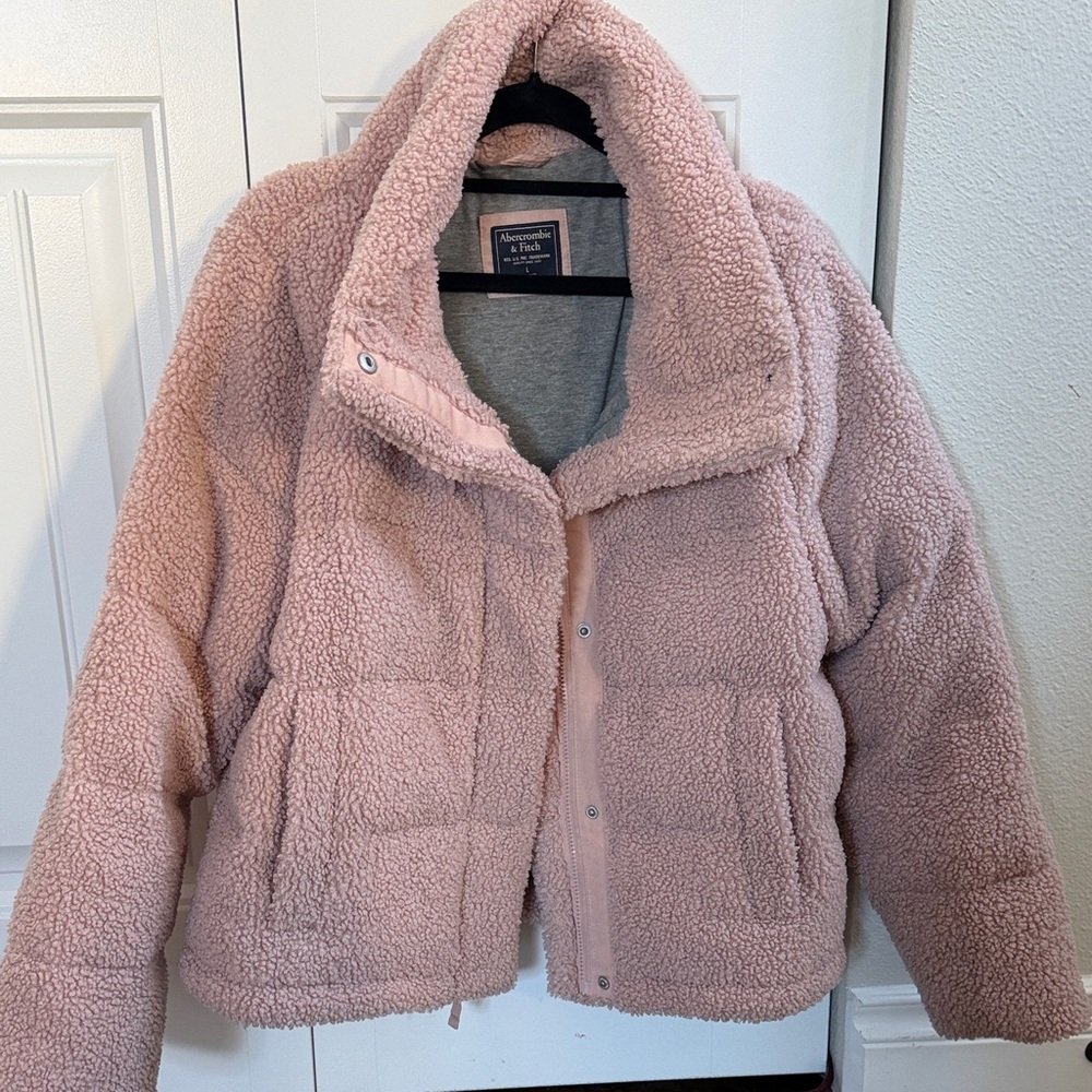 Abercrombie & Fitch women’s grey and light pink Sherpa snap front Jacket size L